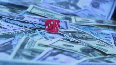 Kırmızı zar para düşüyor