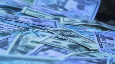 Kırmızı zar para düşüyor