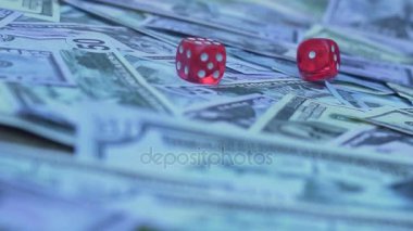 Kırmızı zar para düşüyor