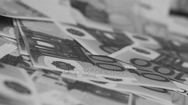 Kırmızı zar Euro para düşüyor