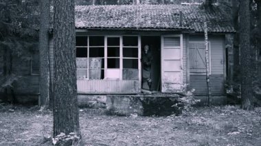 elinde bir balta ile deli stalker manyak Gaz Maskeli saldırılar