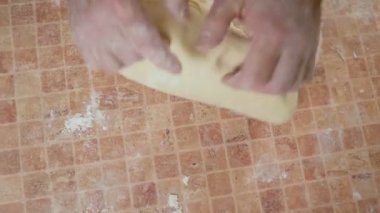 sert bir hamur kneads hd