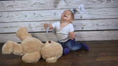 para dökülen bebek üzerinde hd