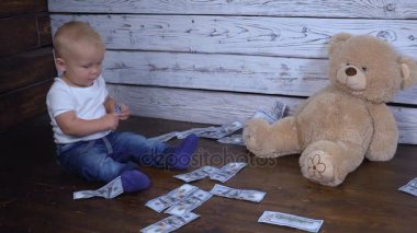 erkek bebek ve bir sürü para