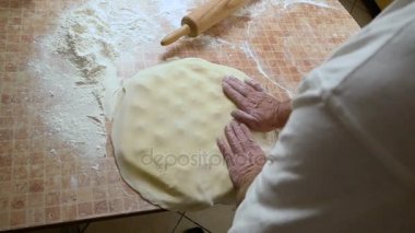 hamur tabakası ile kaplar