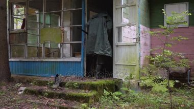 Dekontaminasyon takım giyen elbise, girme bina harap,