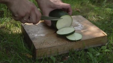 adam kesim kabak dikkatle yakın çekim