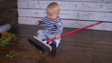 erkek bebek ve yerdeki paspas hd