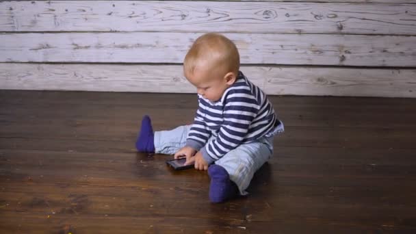 Baby and mobile Slow motion — Stock Video