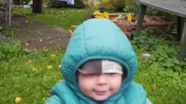 Çocuk çocuk bebek yürümeye başlayan çocuk çalışan, yalpa