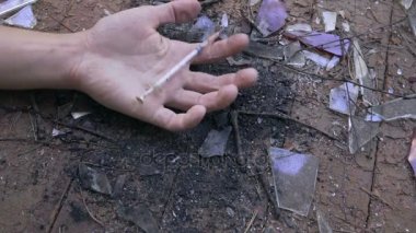 El Falls sadece pricked eroin veya uyuşturucu ilaç kat mans.