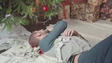 Bir adam bir sürü Noel sonra dolar
