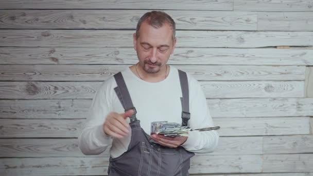 Le client est payé pour le travail du constructeur — Video