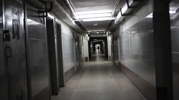 Walk down an endless hallway in a creepy — Stock Video