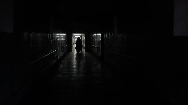 Walk down an endless hallway in a creepy — Stock Video