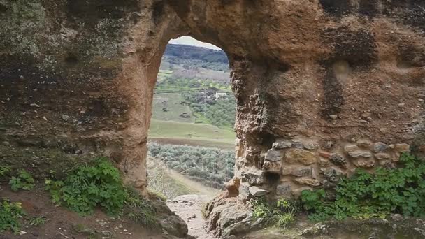 Vista panorámica ronda montaña paisaje con ruinas. puento nuevo puente vista — Vídeo de stock