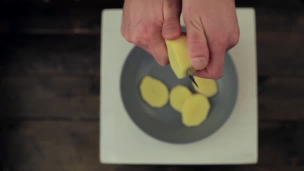 Hand cut potatoes with a knife — Stock Video