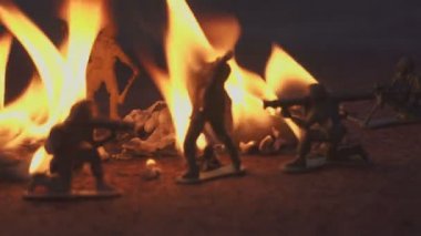 yangında oyuncak asker. Savaş ölüm kavramı