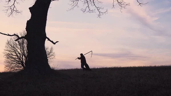 Azrail günbatımı siluet. ölüm kavramı