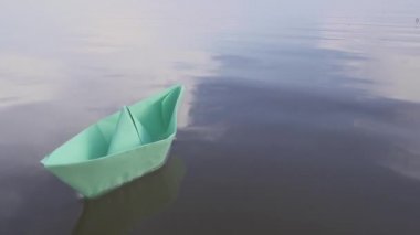 bluei kağıt üzerinde su yelken yelkenli. Nehir, göl, deniz.