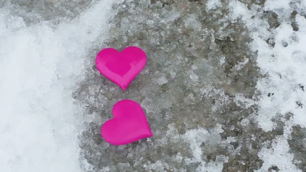 Szív a hóban. Valentin nap Tavasz — Stock videók