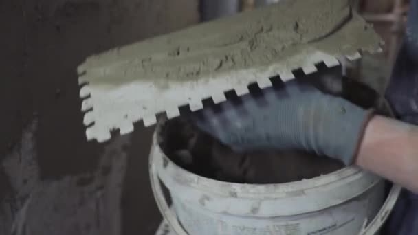 Hand of Construction worker is plastering wall and beam using cement plaster at the construction site HD — ストック動画