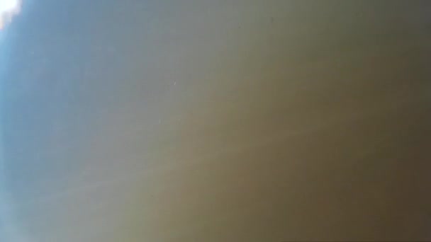 pêche au harpon dans la rivière, lac. chaos sous-marin 