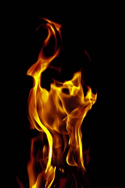 Пламя на черном фоне
.