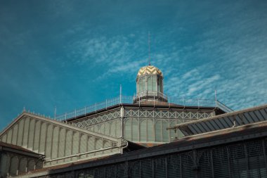 El tarihi Merkezi Binası, Barcelona çatısı