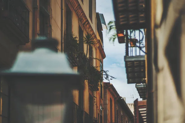 Calle estrecha en España — Foto de Stock