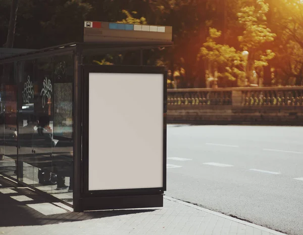 Şehir otobüs durağı boş billboard — Stok fotoğraf