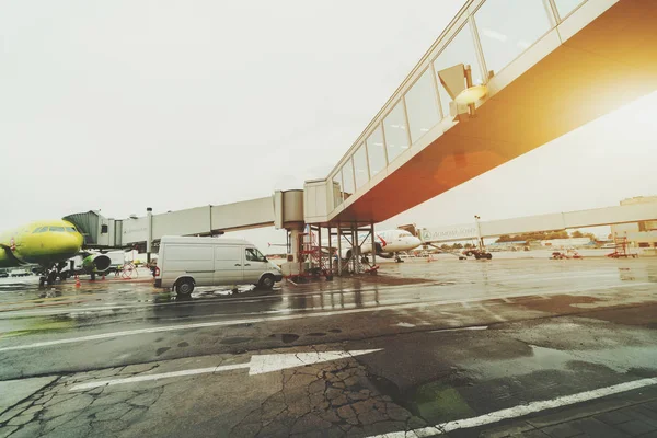 Escalera retráctil en Domodedovo aeropuerto — Foto de Stock