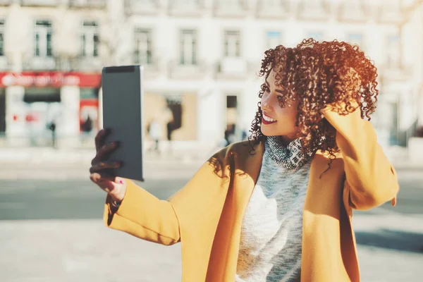 Beautiful curly Brazilian lady with digital tablet — Stock Photo, Image