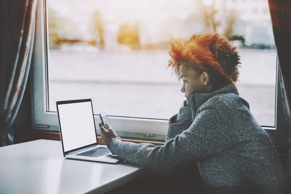 Pensive black girl with smartphone and laptop on ship — Stock Photo, Image