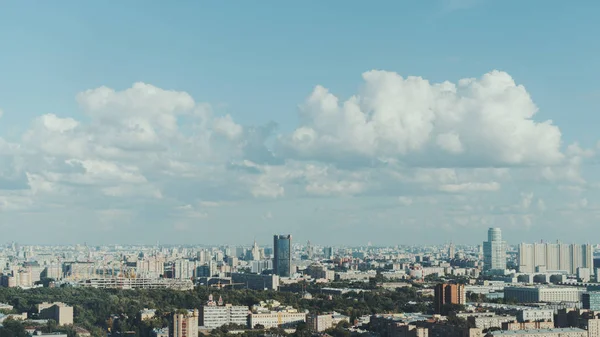 밝은 날에 메트로 폴 리 탄 도시 풍경 — 스톡 사진