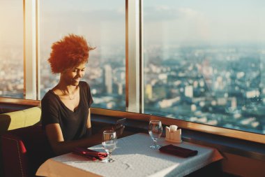 Restoran güzel genç kız karışık