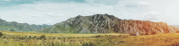 Ehrfurcht vor der Landschaft der altaischen Berge — Stockfoto