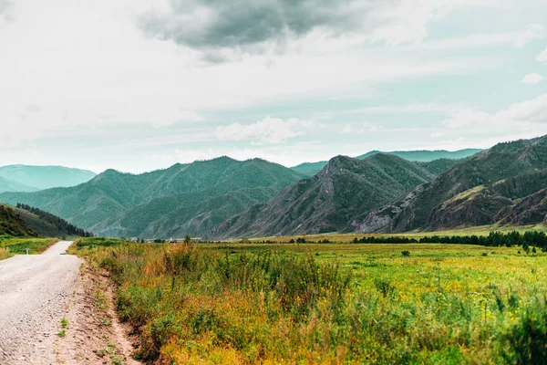 Earth road in mountains settings — Stock Photo, Image