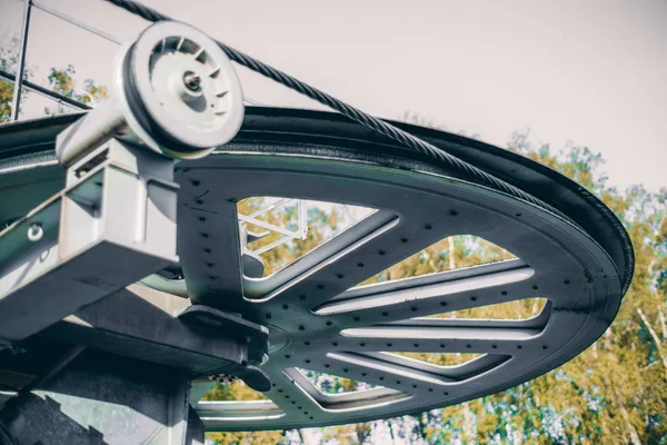 Teleferik dönen tekerlek öğesi