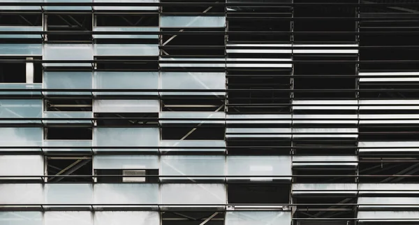 Nowoczesne szklane i metalowe fasady budynku — Zdjęcie stockowe