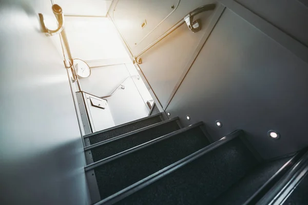 Escadaria do comboio suburbano de dois andares — Fotografia de Stock