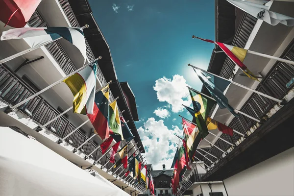 Evlerin cepheler için sabit ülke bayrakları