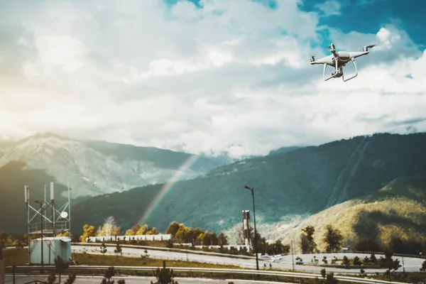 Drone дослідження веселки — стокове фото