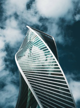 Çağdaş yüksek katlı üzerinde endüstriyel dağcı
