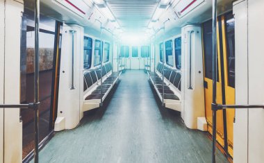 Yeraltı tren araba iç