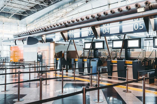 Check in area in contemporary airport terminal — Stock Photo, Image