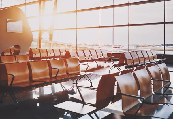 Sala de espera do aeroporto perto do portão — Fotografia de Stock