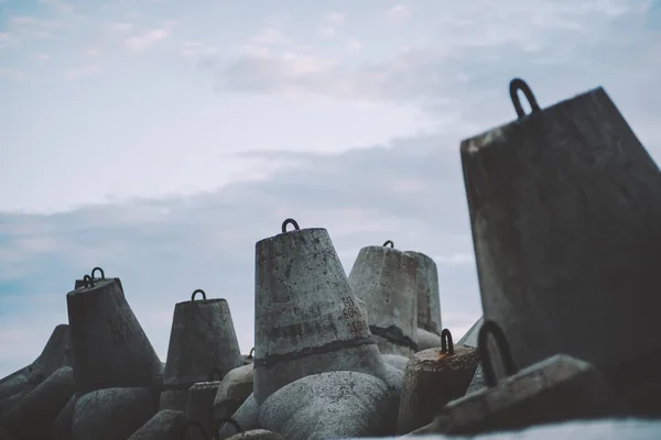 Pedras de quebra-mar de tetrápode de concreto — Fotografia de Stock