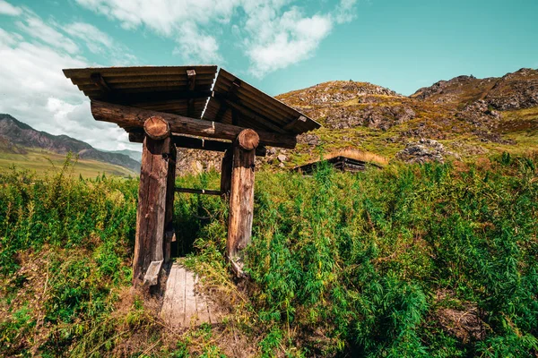 アルタイ山脈の井戸 — ストック写真
