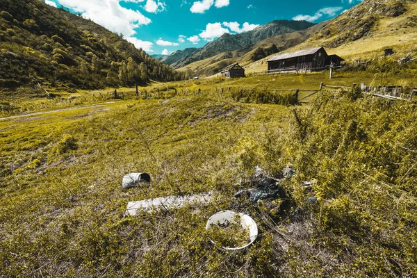 View of abandoned village in Altai mountains — Stock Photo, Image
